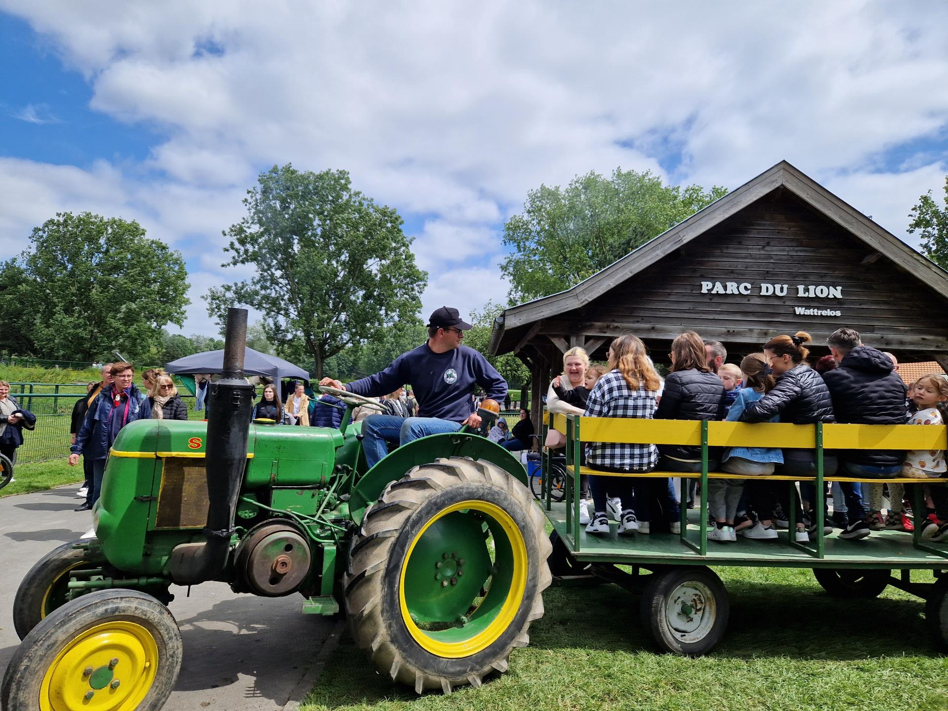 Tracteurs à la ferme pédagogique